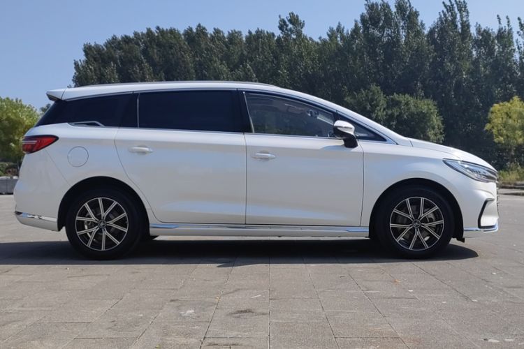 Used BYD Song MAX New Energy 2022 DM-i 105KM Prestige Model Exterior 5