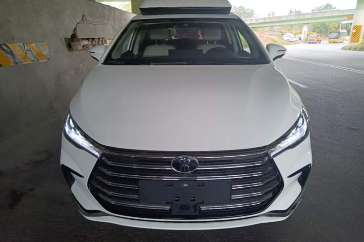 Used BYD Song MAX New Energy 2022 DM-i 105KM Executive Edition Front