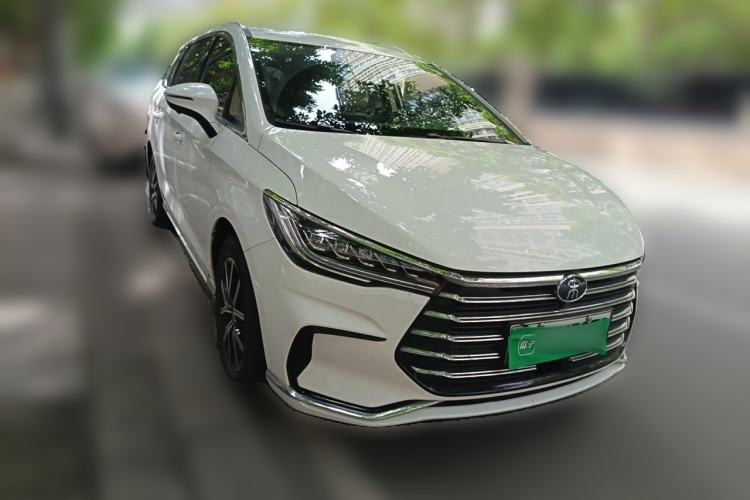 Used BYD Song MAX New Energy 2022 DM-i 105KM Prestige Model Front Right 45 Deg