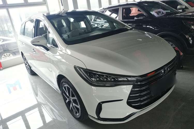 Used BYD Song MAX New Energy 2022 DM-i 105KM Flagship Model Front Right 45 Deg