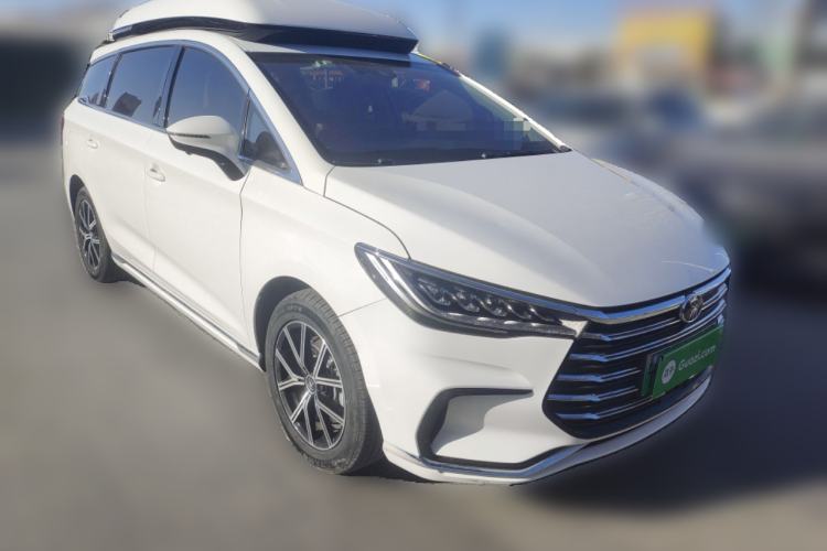 Used BYD Song MAX New Energy 2022 DM-i 105KM Executive Edition Front Right 45 Deg
