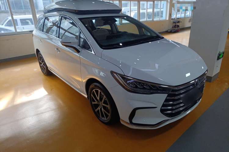 Used BYD Song MAX New Energy 2022 DM-i 105KM Executive Edition Front Right 45 Deg