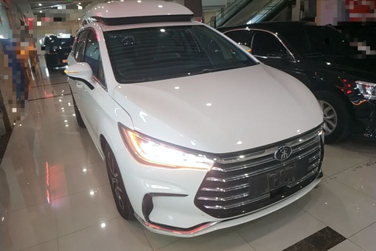 Used BYD Song MAX New Energy 2022 DM-i 105KM Executive Edition Front Right 45 Deg