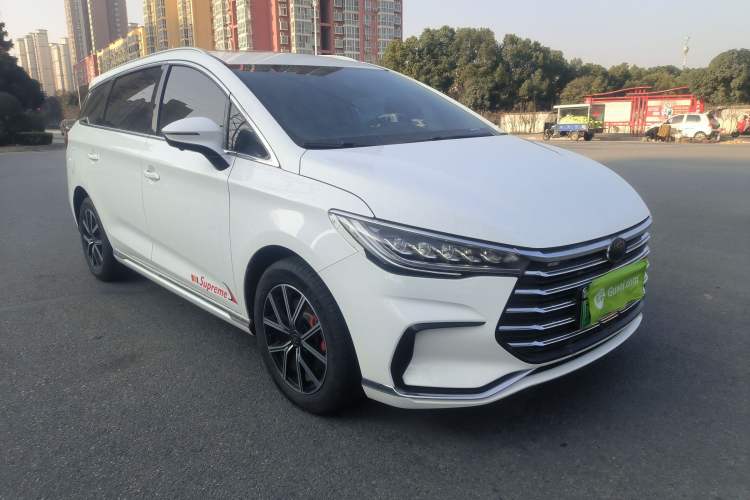 Used BYD Song MAX New Energy 2022 DM-i 105KM Prestige Model Front Right 45 Deg