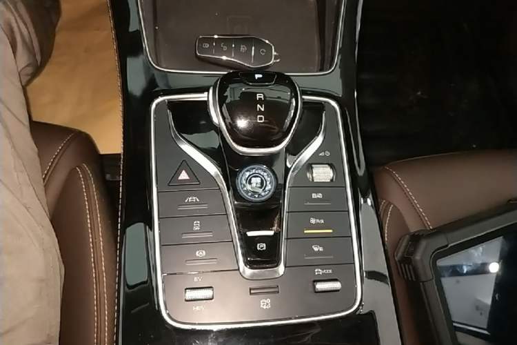 Used BYD Song MAX New Energy 2022 DM-i 105KM Flagship Model Gear Lever