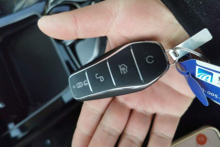 Used BYD Song MAX New Energy 2022 DM-i 105KM Flagship Model Interior 1