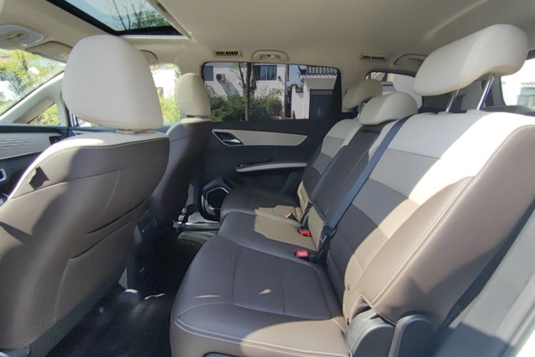 Used BYD Song MAX New Energy 2022 DM-i 105KM Prestige Model Interior 11