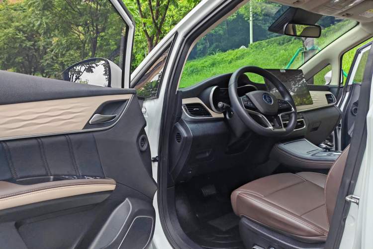 Used BYD Song MAX New Energy 2022 DM-i 105KM Executive Edition Interior 2