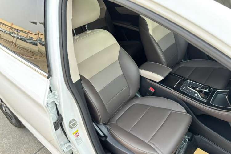 Used BYD Song MAX New Energy 2022 DM-i 105KM Prestige Model Interior 2
