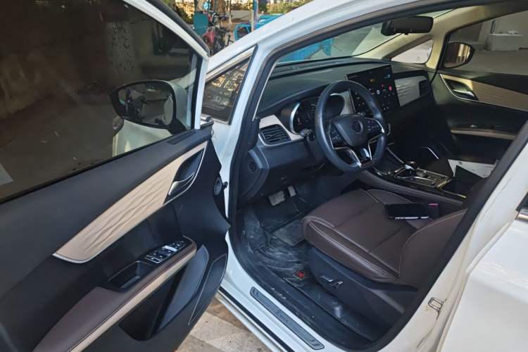Used BYD Song MAX New Energy 2022 DM-i 105KM Executive Edition Interior 3