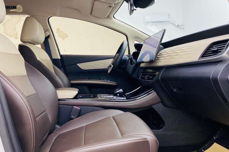 Used BYD Song MAX New Energy 2022 DM-i 105KM Executive Edition Interior 3