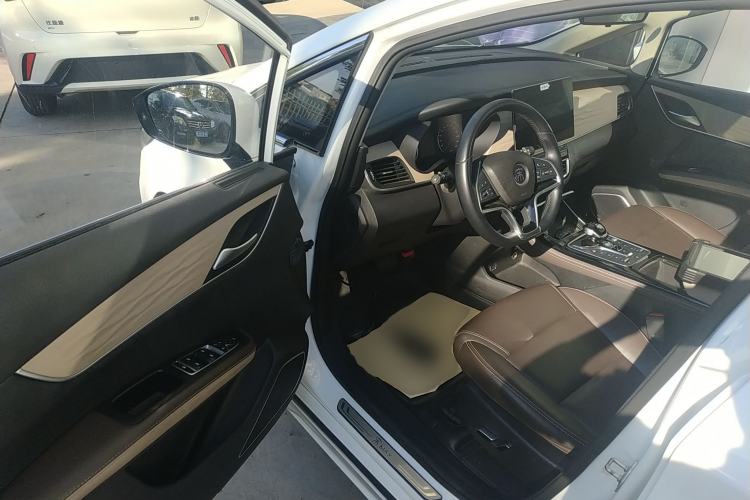 Used BYD Song MAX New Energy 2022 DM-i 105KM Flagship Model Interior 3