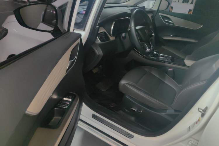 Used BYD Song MAX New Energy 2022 DM-i 105KM Executive Edition Interior 3