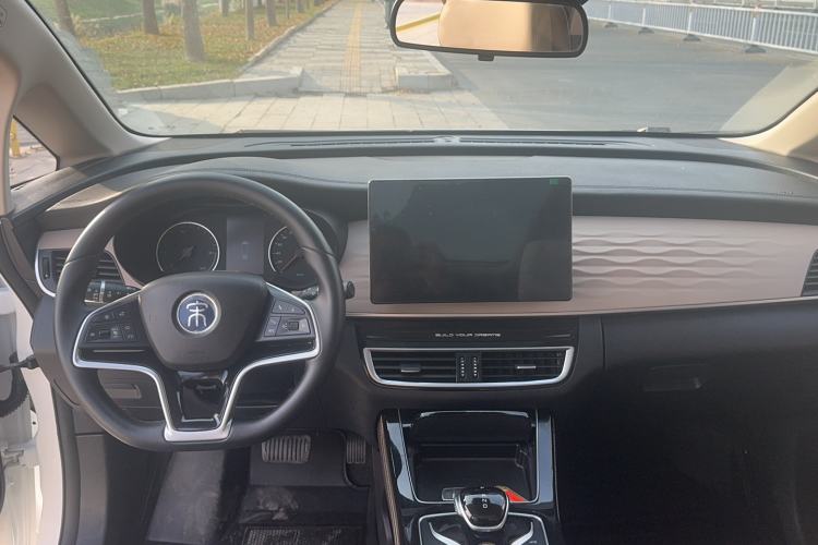 Used BYD Song MAX New Energy 2022 DM-i 105KM Flagship Model Interior 3