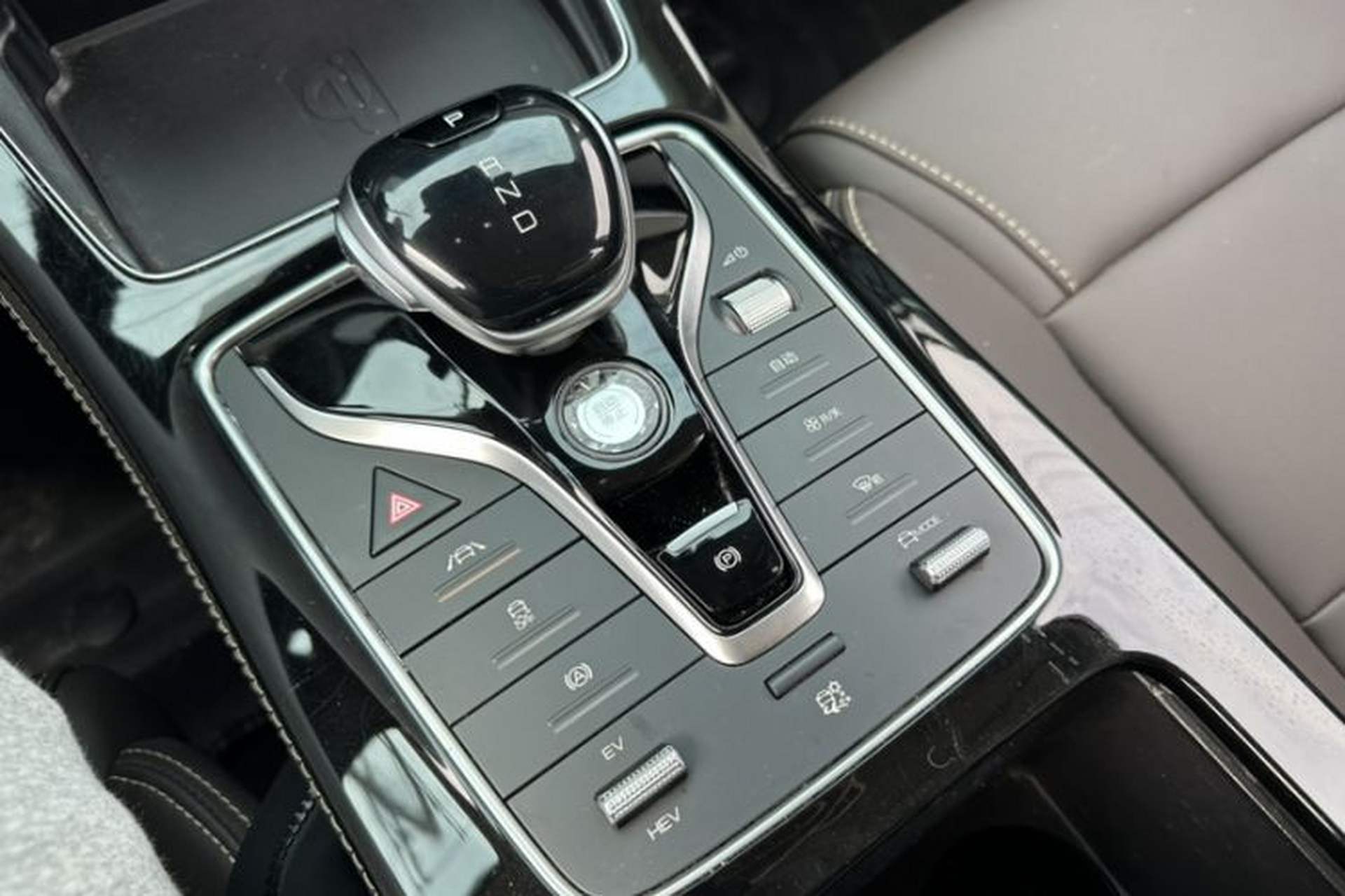 Used BYD Song MAX New Energy 2022 DM-i 105KM Flagship Model Interior 3