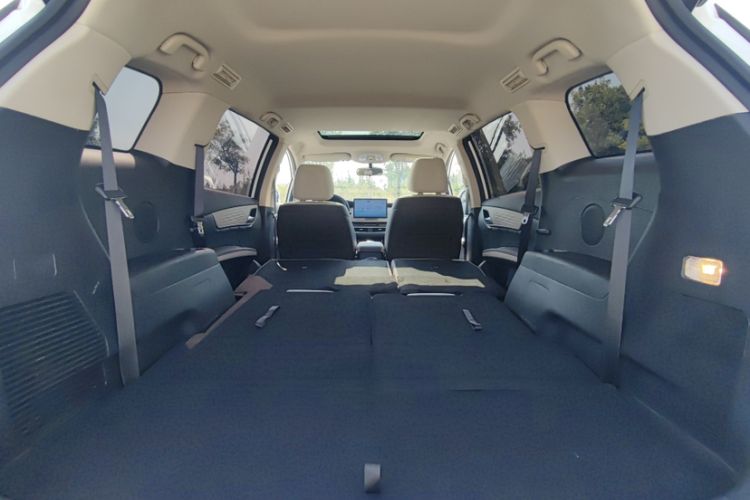 Used BYD Song MAX New Energy 2022 DM-i 105KM Prestige Model Interior 3