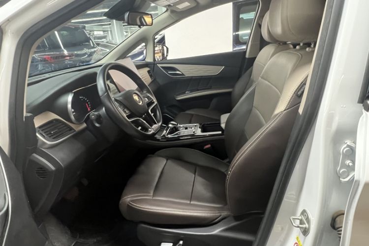 Used BYD Song MAX New Energy 2022 DM-i 105KM Executive Edition Interior 4