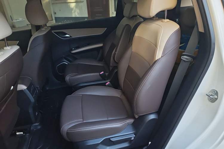 Used BYD Song MAX New Energy 2022 DM-i 105KM Executive Edition Interior 4