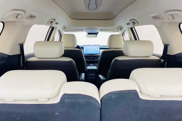 Used BYD Song MAX New Energy 2022 DM-i 105KM Executive Edition Interior 4