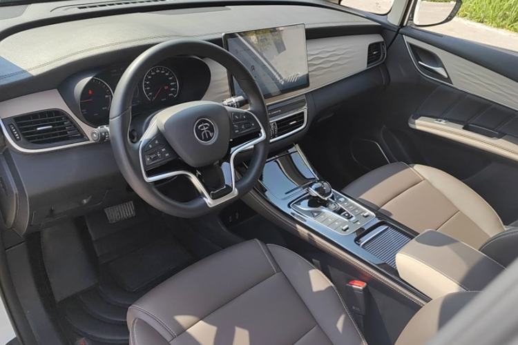 Used BYD Song MAX New Energy 2022 DM-i 105KM Prestige Model Interior 4