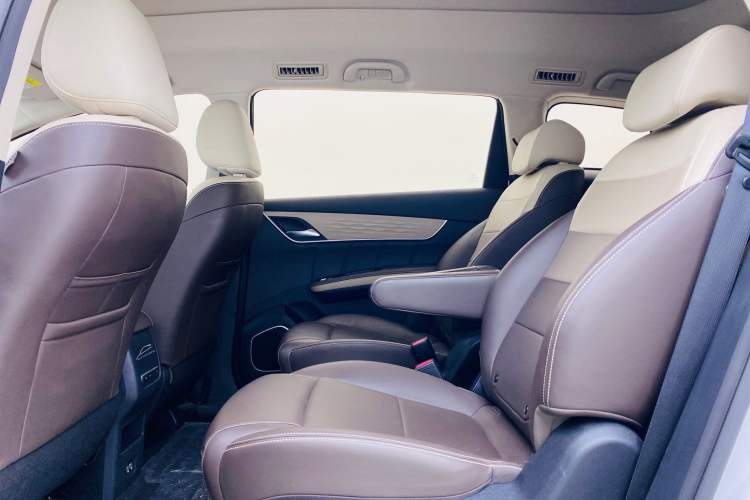 Used BYD Song MAX New Energy 2022 DM-i 105KM Executive Edition Interior 6