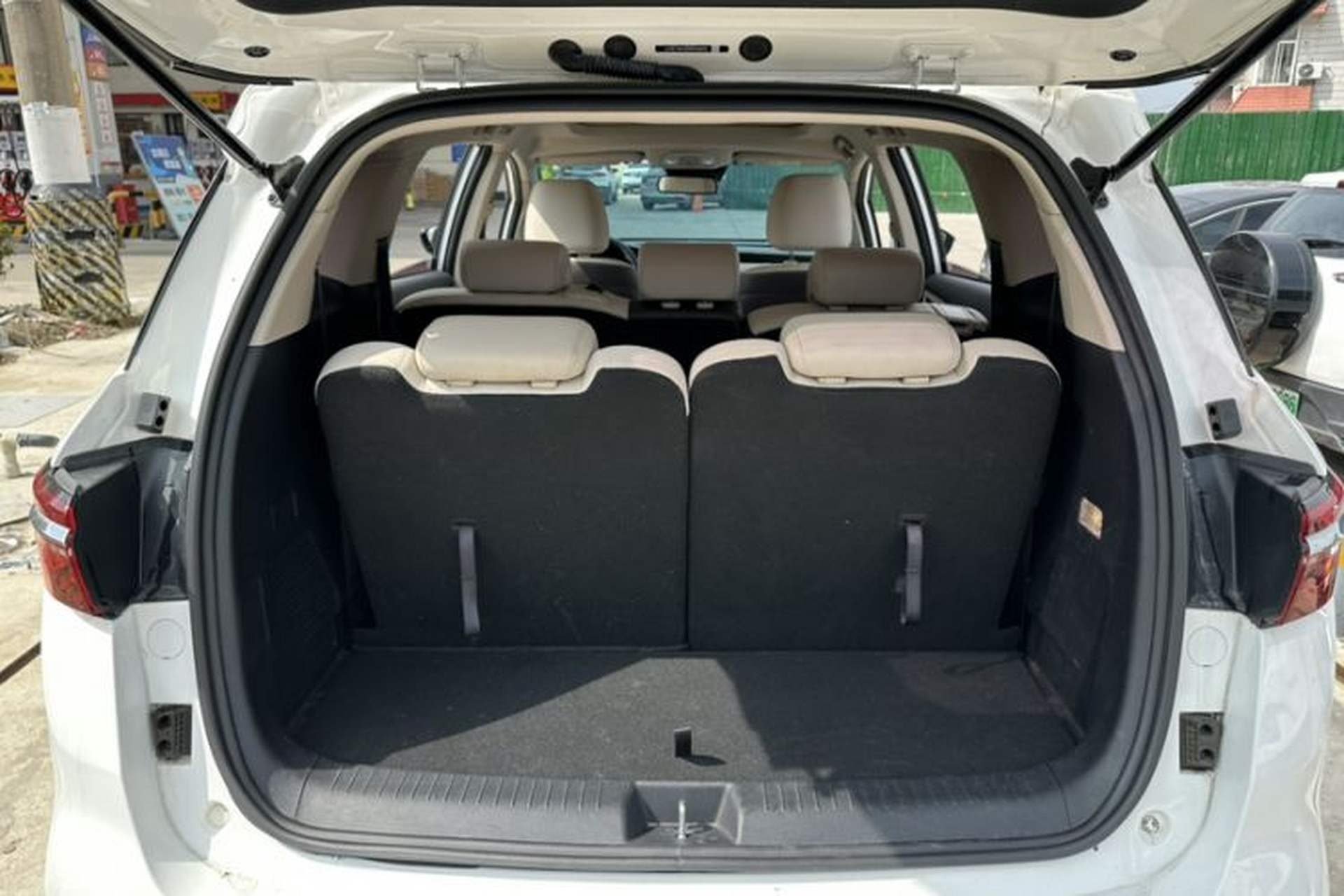 Used BYD Song MAX New Energy 2022 DM-i 105KM Flagship Model Interior 9