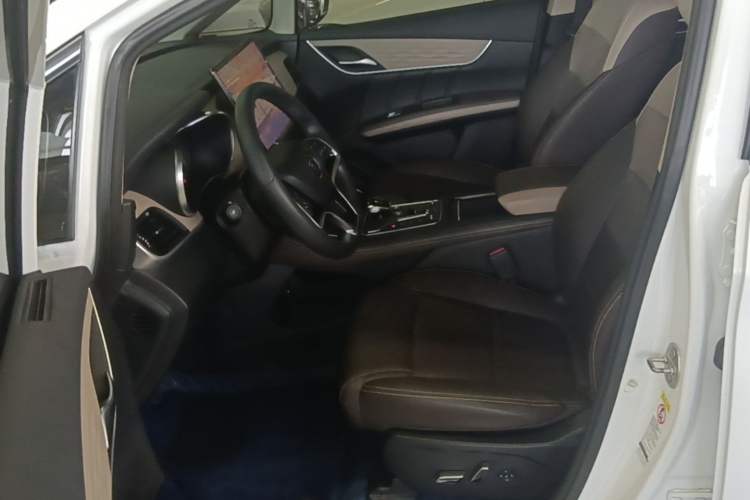 Used BYD Song MAX New Energy 2022 DM-i 105KM Executive Edition Left Front Seat