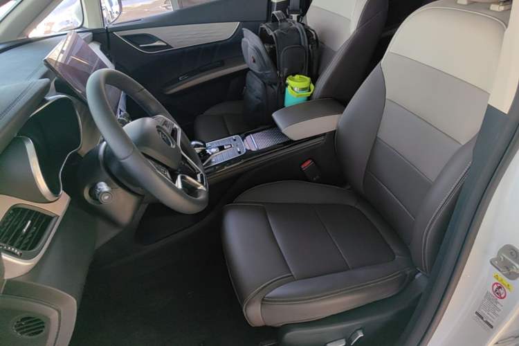 Used BYD Song MAX New Energy 2022 DM-i 105KM Executive Edition Left Front Seat
