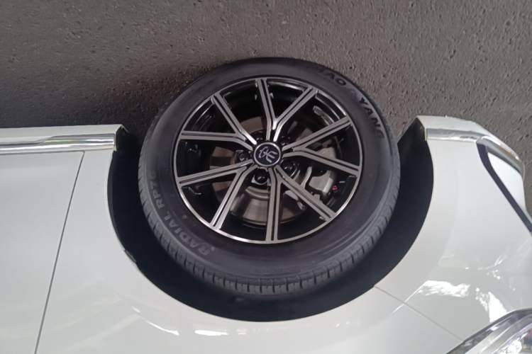 Used BYD Song MAX New Energy 2022 DM-i 105KM Executive Edition Left Front Wheel Hub