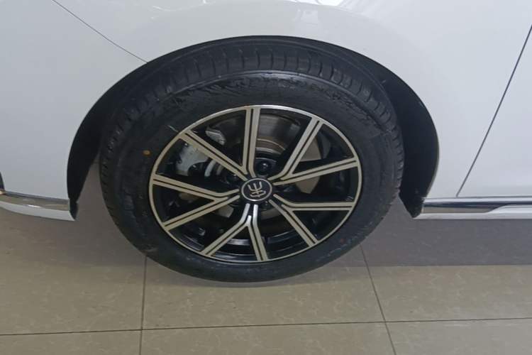 Used BYD Song MAX New Energy 2022 DM-i 105KM Executive Edition Left Front Wheel Hub