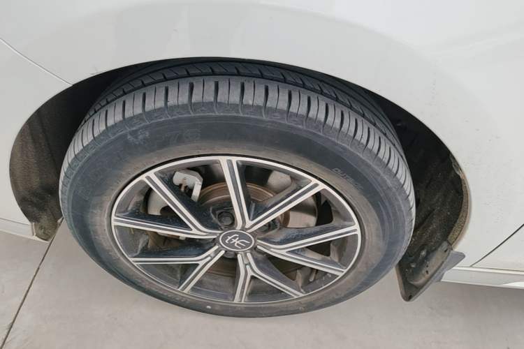 Used BYD Song MAX New Energy 2022 DM-i 105KM Executive Edition Left Front Wheel Hub