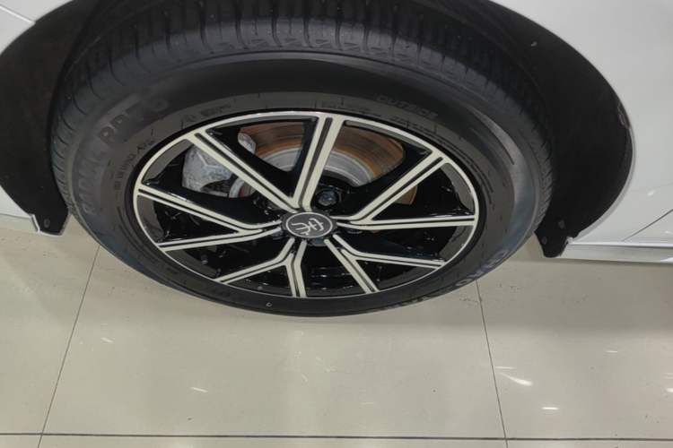 Used BYD Song MAX New Energy 2022 DM-i 105KM Executive Edition Left Front Wheel Hub