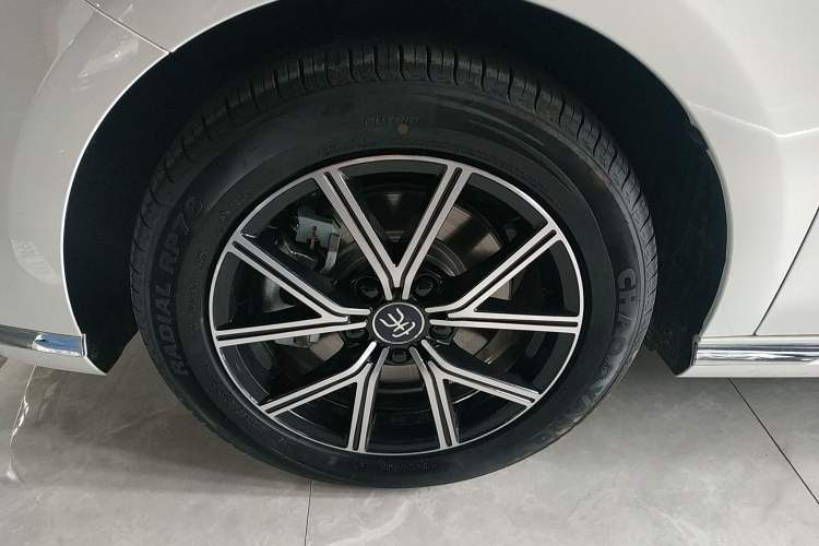 Used BYD Song MAX New Energy 2022 DM-i 105KM Flagship Model Left Front Wheel Hub