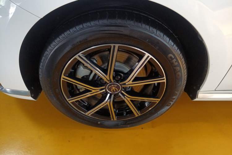 Used BYD Song MAX New Energy 2022 DM-i 105KM Executive Edition Left Front Wheel Hub
