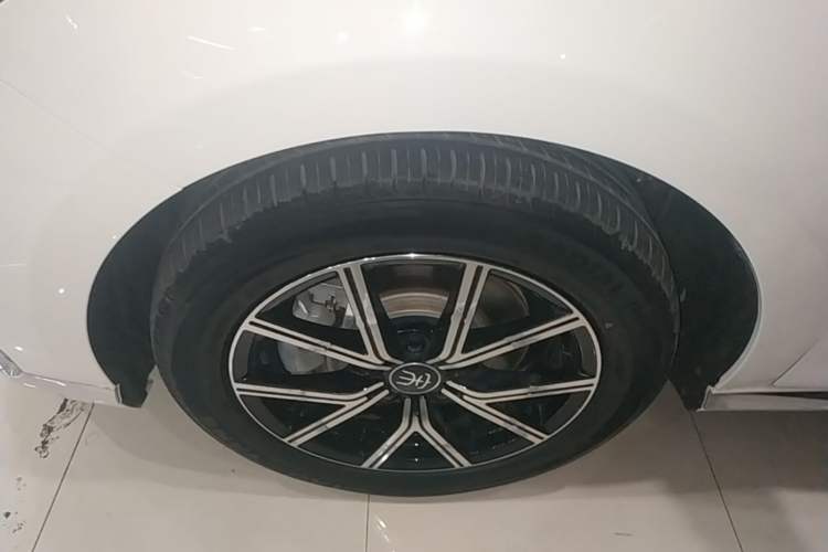 Used BYD Song MAX New Energy 2022 DM-i 105KM Executive Edition Left Front Wheel Hub