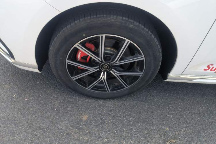 Used BYD Song MAX New Energy 2022 DM-i 105KM Prestige Model Left Front Wheel Hub