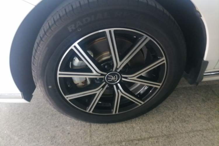 Used BYD Song MAX New Energy 2022 DM-i 105KM Executive Edition Left Front Wheel Hub