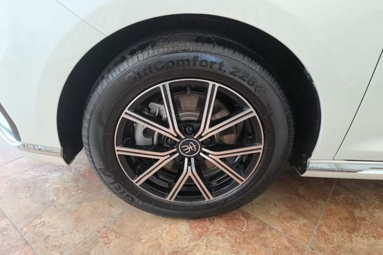 Used BYD Song MAX New Energy 2022 DM-i 105KM Flagship Model Left Front Wheel Hub