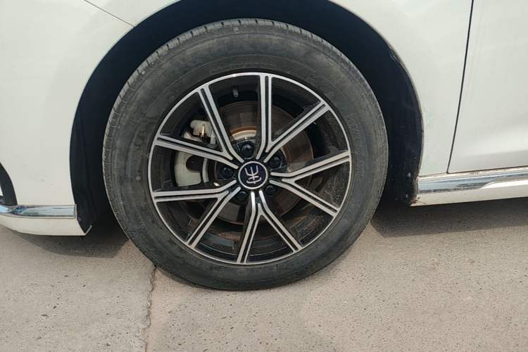 Used BYD Song MAX New Energy 2022 DM-i 105KM Flagship Model Left Front Wheel Hub