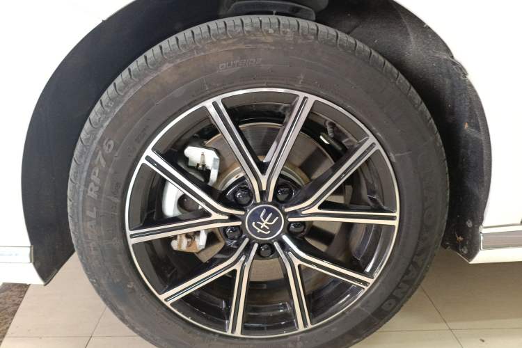 Used BYD Song MAX New Energy 2022 DM-i 105KM Executive Edition Left Front Wheel Hub