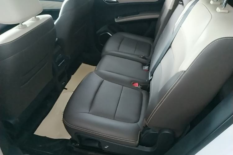 Used BYD Song MAX New Energy 2022 DM-i 105KM Flagship Model Left Rear Seat