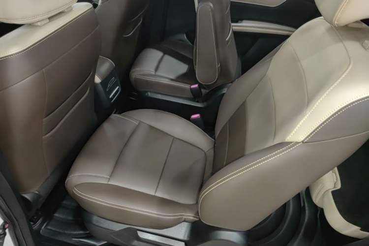 Used BYD Song MAX New Energy 2022 DM-i 105KM Executive Edition Left Rear Seat