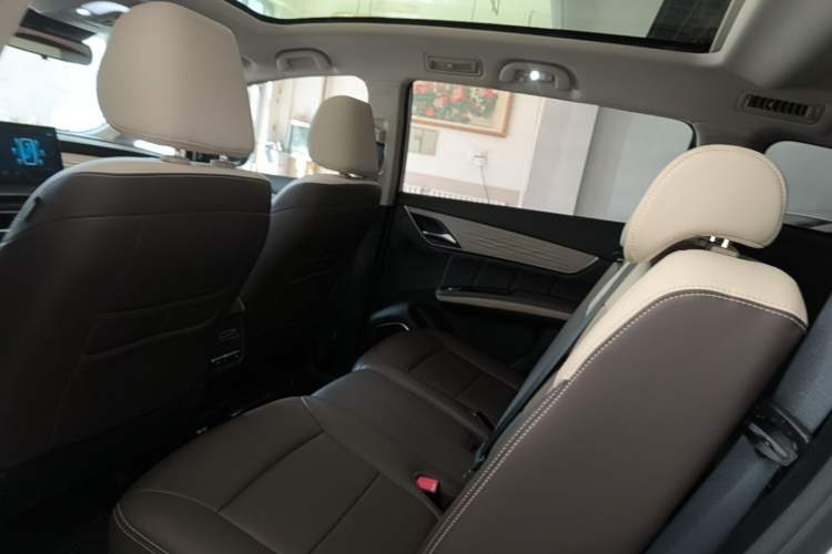 Used BYD Song MAX New Energy 2022 DM-i 105KM Flagship Model Left Rear Seat