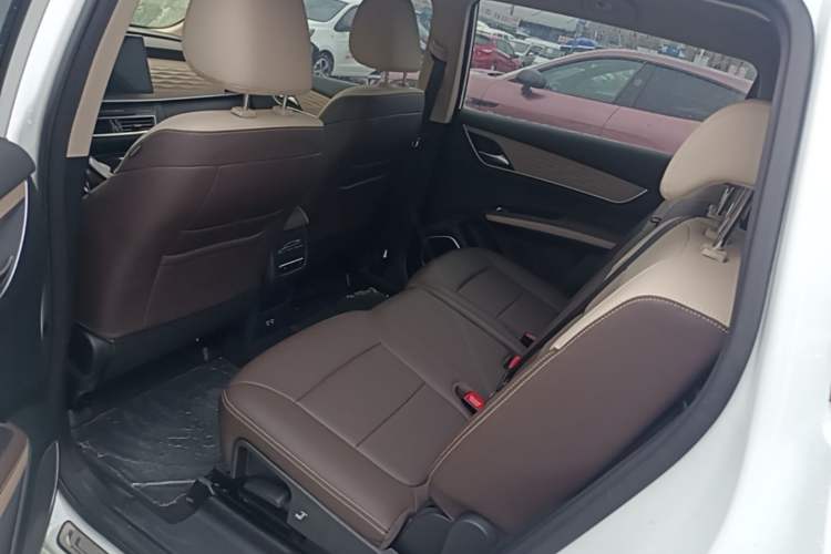 Used BYD Song MAX New Energy 2022 DM-i 105KM Flagship Model Left Rear Seat