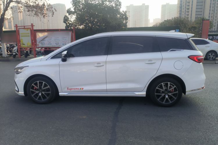 Used BYD Song MAX New Energy 2022 DM-i 105KM Prestige Model Left Side