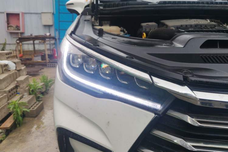 Used BYD Song MAX New Energy 2022 DM-i 105KM Flagship Model Right Front Headlight