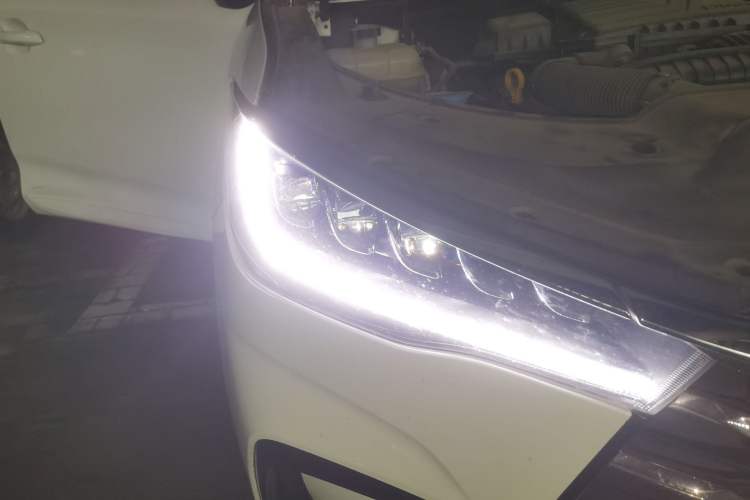 Used BYD Song MAX New Energy 2022 DM-i 105KM Prestige Model Right Front Headlight