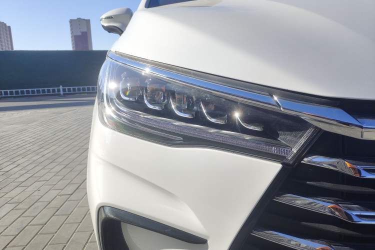 Used BYD Song MAX New Energy 2022 DM-i 105KM Executive Edition Right Front Headlight