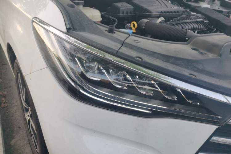 Used BYD Song MAX New Energy 2022 DM-i 105KM Prestige Model Right Front Headlight