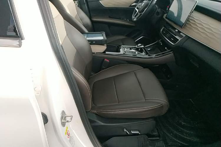 Used BYD Song MAX New Energy 2022 DM-i 105KM Flagship Model Right Front Seat